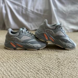 Adidas Yeezy Boost 700